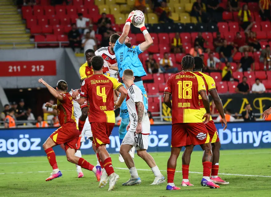 Göztepe kalecisi Gugeshashvili'den taraftara sert sözler. ''Bir gün mutlaka karşılaşacağız'' 1