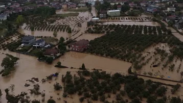 Sakarya'da dere taştı; su baskınları yaşandı