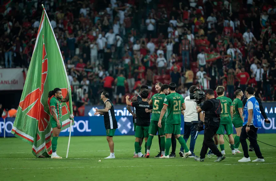 LİDERLİK GÖSTERİSİ - MİLLİYET 1