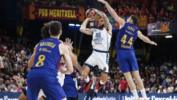 Anadolu Efes, Barcelona'da umduğunu bulamadı