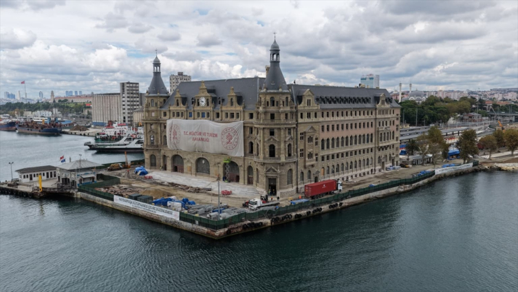 Haydarpaşa'da ilk etabın 2027'de tamamlanması hedefleniyor
