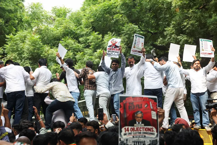 Hindistan'da Başbakan Modi'ye seçimlerde hile suçlaması. Muhalefet sokaklara iniyor