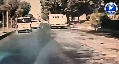 Hem kendi canını hem trafiği hiçe saydı! Kazadan kıl payı kurtuldu