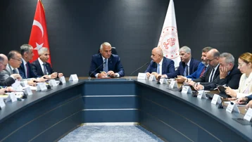 Bakan Ersoy, Kahramanmaraş’ta valiler, belediye başkanları ve milletvekilleriyle görüştü