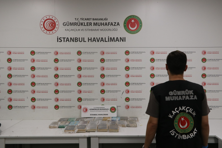 İstanbul Havalimanı'nda 25 kilogram uyuşturucu ele geçirildi