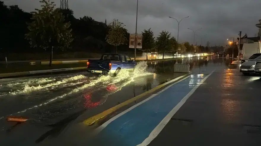 İstanbul'u sağanak teslim aldı. Yeni uyarılar peş peşe geliyor. Yağmur ne zaman bitecek? 2