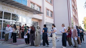 KPSS maratonu başladı. Son anda yetişen de oldu, içeri giremeyen de