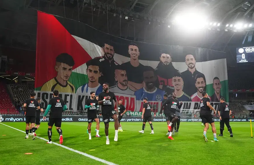 Konya'da Filistin için oynadılar. Dünyaya en anlamlı mesajı skorboarddan verdiler 1