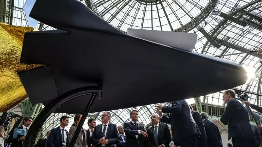 Macron'dan uzayda bağımsızlık çağrısı. "Yolcu mu olacağız, pilot mu?" 3