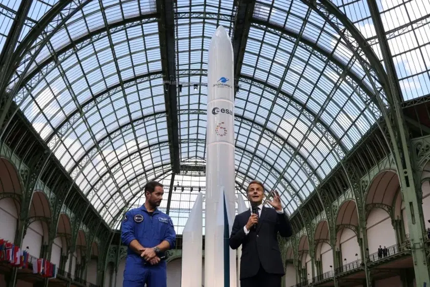 Macron'dan uzayda bağımsızlık çağrısı. "Yolcu mu olacağız, pilot mu?" 1