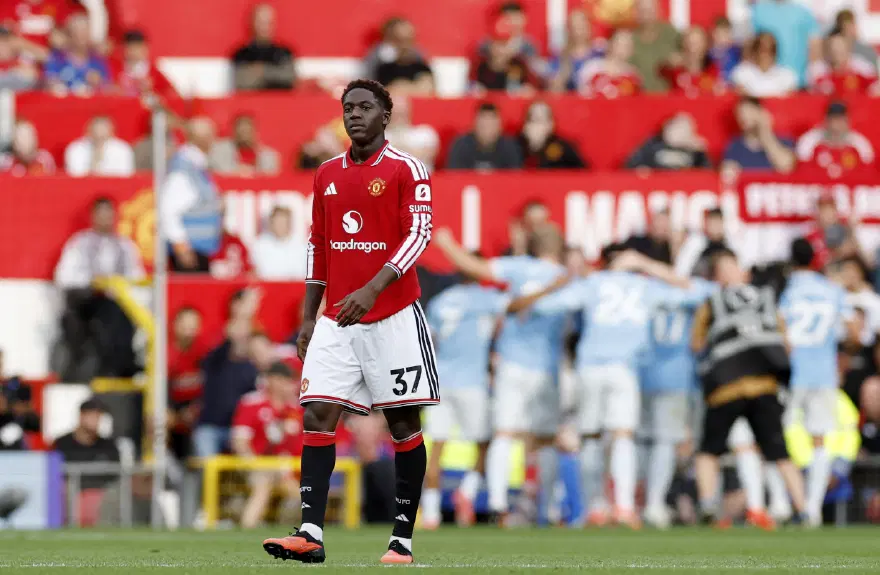 Manchester derbisinde 10 kişi kalan City, United'ı devirdi 3