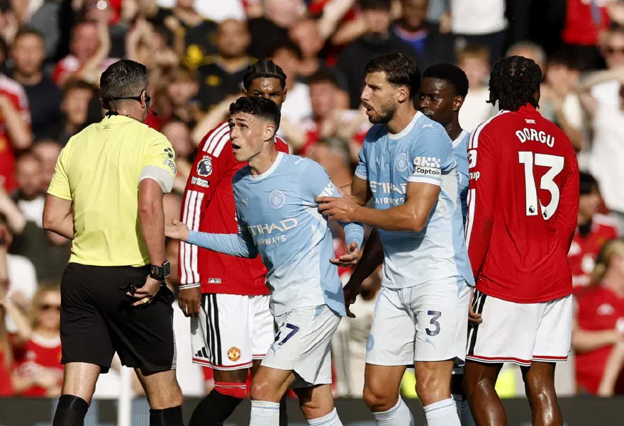Manchester derbisinde 10 kişi kalan City, United'ı devirdi 2