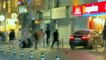 Avcılar’da iki grubun tekmeli yumruklu kavgası: Sandalyelerle saldırdılar