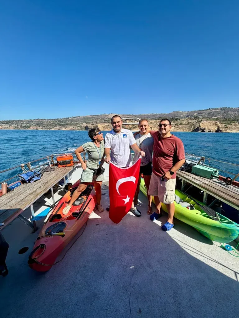 Otizmli Türk yüzücü, Catalina Kanalı'nı geçti 3