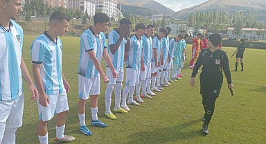 Çimenler tribün oldu