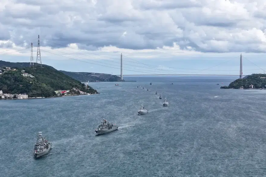 Preveze Deniz Zaferi'nin 488. yılı. İstanbul Boğazı'nda 15 gemiyle geçit töreni 1