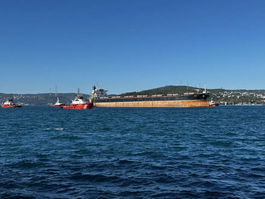 Rusya'da saldırıya uğrayan gemi İstanbul Boğazı'ndan geçti 2