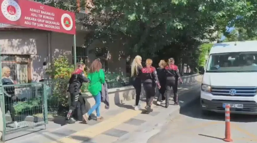 Sosyal medyada müstehcen içerik operasyonu. Tuğba Ekinci dahil 5 kişi gözaltına alındı 2