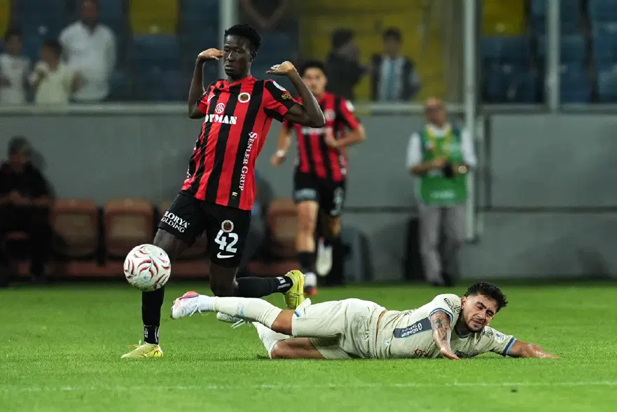 Süper Lig'den Premier Lig'e transfer oldu. Resmen açıklandı 1