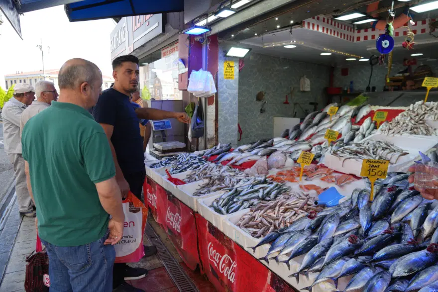 "VATANDAŞLAR PALAMUT YEMEKTEN BIKACAK" 1