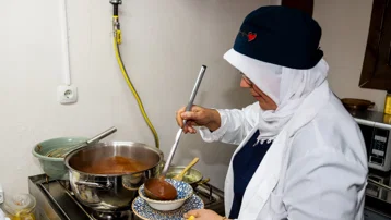 Tadan bir daha istiyor, kaşık kaşık şifa dağıtıyor. Ne tarhana ne mercimek, kuşburnundan yapılıyor