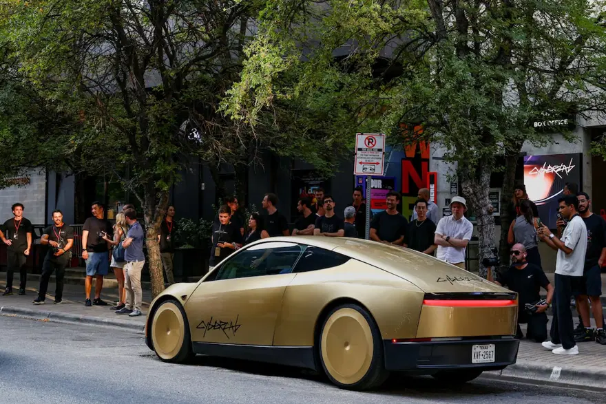 Tesla, sürücüsüz taksisini hizmete sundu 1