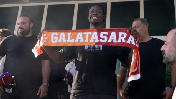 Maliyeti belli oldu. Galatasaray, Fransız futbolcu Bitshiabu'yu kadrosuna kattı