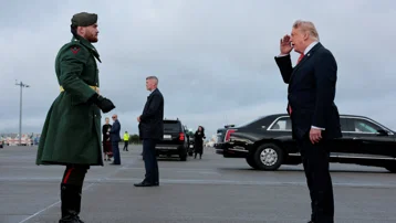 Trump 7 yıl sonra İrlanda'da. Liderlerle görüşecek, golf oynayacak