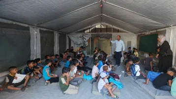 Gazze'de yeni eğitim-öğretim yılı çadırlarda başladı