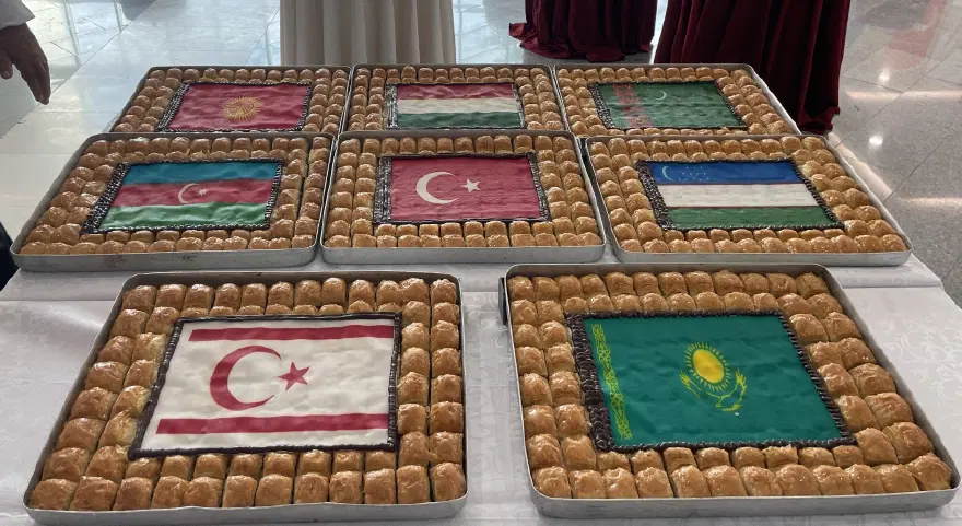 ANNESİNİN TAVSİYESİYLE BAŞLADIĞI MESLEKTE DÜNYAYA AÇILDI 1