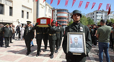 Şehit Uzman Çavuş gözyaşlarıyla toprağa verildi