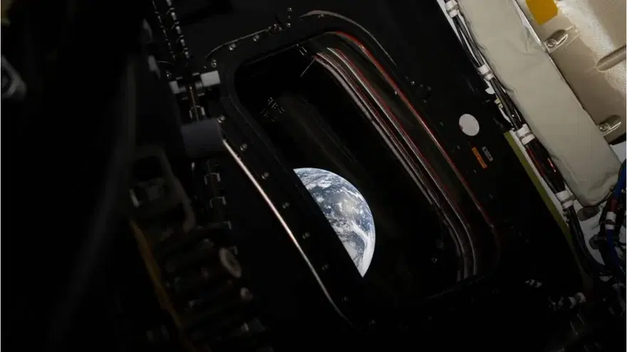 NASA AKRİLİK PENCERELERE YÖNELİYOR 4