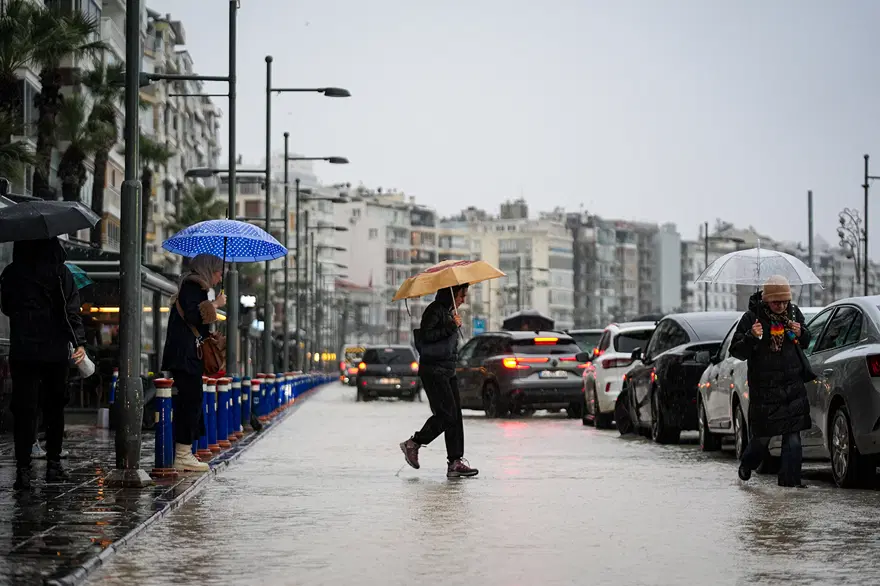 Yağmur aralıksız yağacak, rüzgar üşütecek. Meteoroloji 14 ili sarı kodla uyardı
