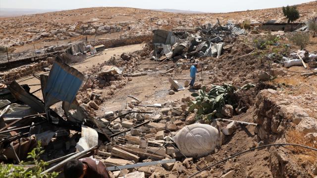 İsrail ordusu işgal altındaki Batı Şeria'da Filistinlilere ait 24'ten fazla evi yıktı