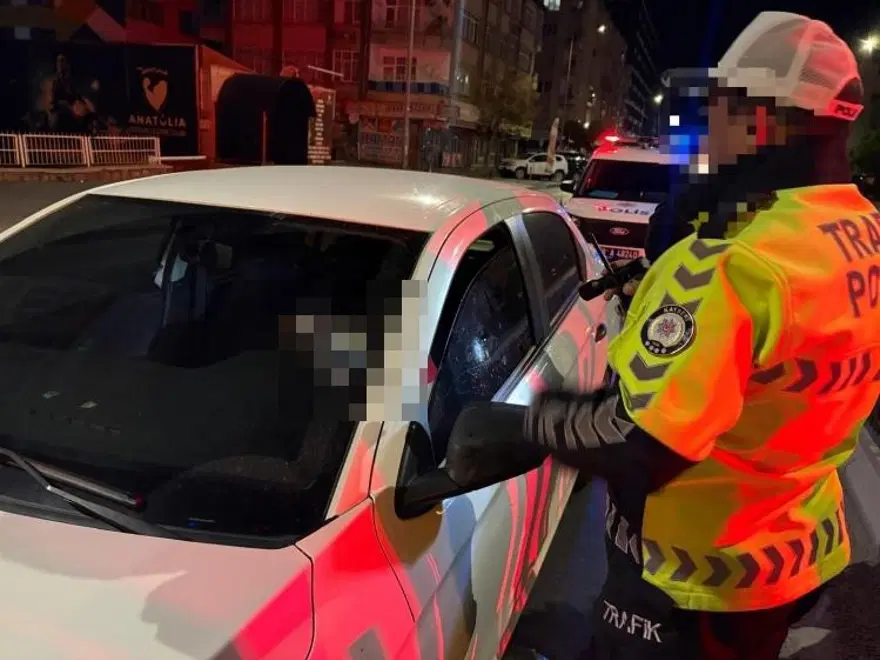 YENİDEN UYKUYA DALMAYA ÇALIŞTI 1