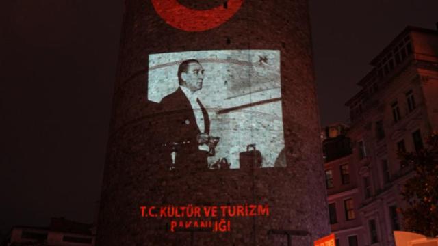 Galata Kulesi'nde 29 Ekim'e özel Atatürk gösterisi