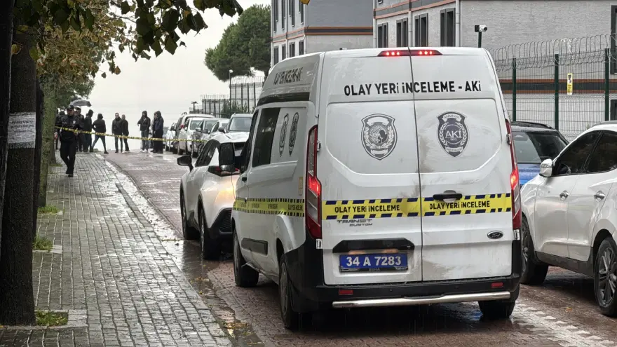 Avcılar'da okul önünde trafik kavgası: Bekçi, kendisine saldıran veliyi ayağından vurdu