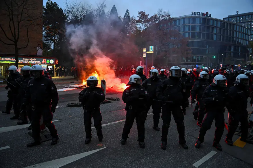 Avrupa'daki protesto dalgası Almanya'ya sıçradı, polis göstericiler müdahale etti 1