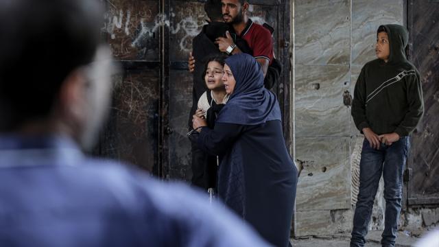 İsrail ordusunun Gazze'deki bir daireye düzenlediği saldırıda 2 Filistinli hayatını kaybetti