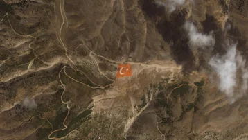 GÖKTÜRK objektifinden Anadolu. Dağlara işlenen Türk bayrakları ve Atatürk portresi görüntüleri