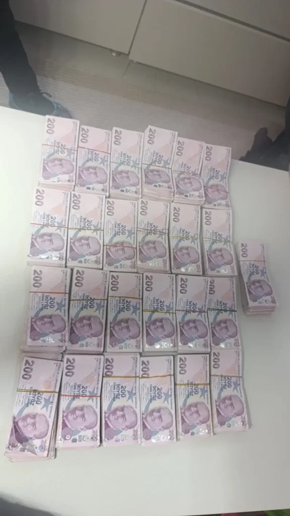 TOPLAMDA 2 MİLYON 135 BİN LİRA DEĞERİNDE PARA VE ALTINA EL KONULDU 2