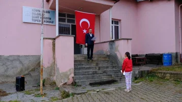 Tek öğrencisi olan okulda tören: "İşte Cumhuriyet tam olarak budur"