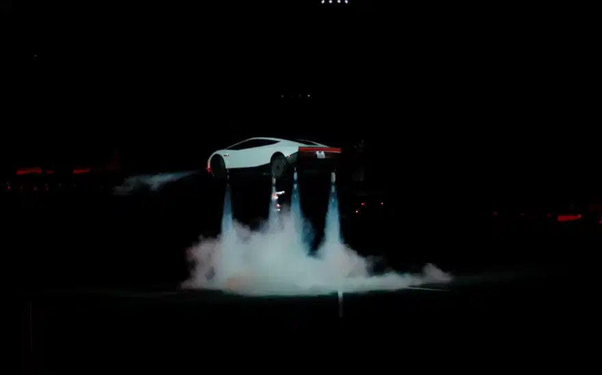 EN SON UÇAN TESLA'NIN TANITIMINI YAPTI 2