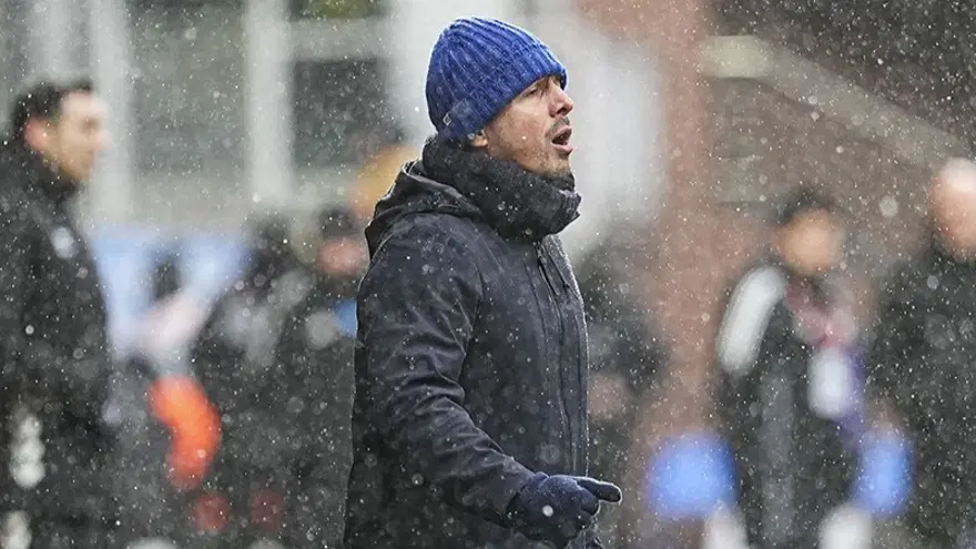 EMRE BELÖZOĞLU 4