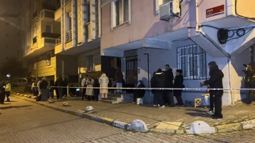 Bahçelievler'de inşaatın istinat duvarı yıkıldı. 2 bina tahliye edildi