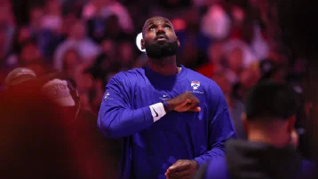 LeBron James, 41 yaşında tarihi bir ilke imza attı