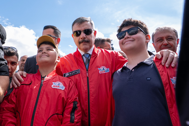 İçişleri Bakanı Çiftçi, TEKNOFEST Güneydoğu'yu ziyaret etti