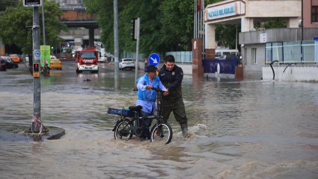 Meteoroloji'den 19 kente "kuvvetli yağış" uyarısı