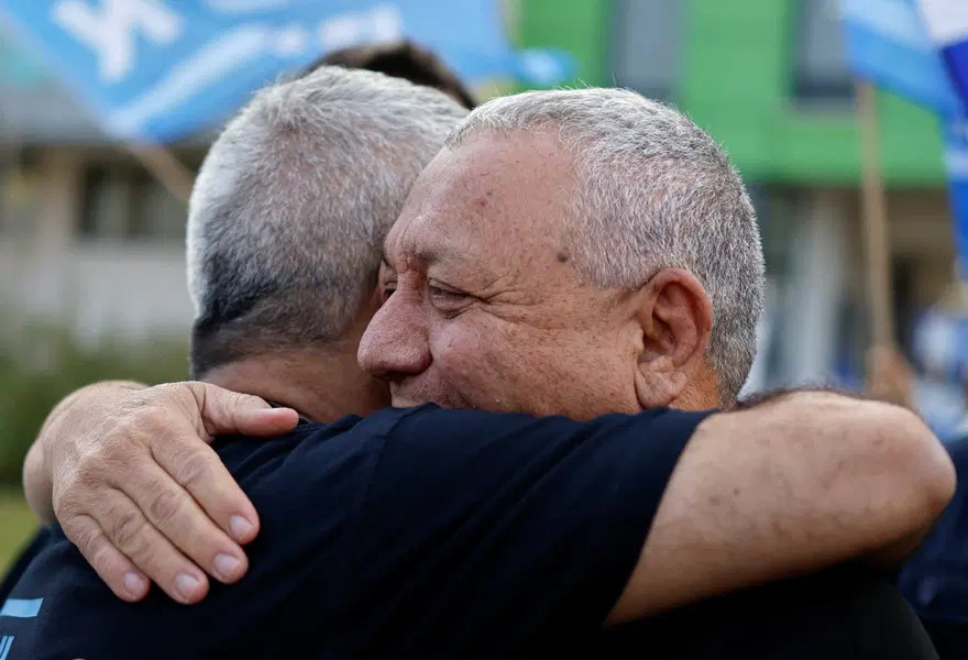 ESKİ KOMUTAN, KENDİSİNE GÖREVE GETİREN BAŞBAKANA KARŞI 1