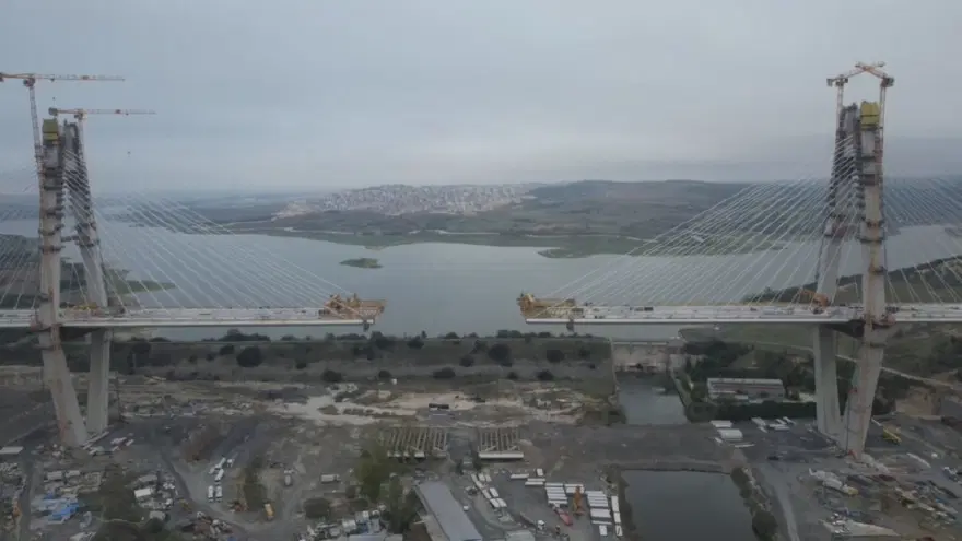 İstanbul'a 8 şeritli yeni köprü geliyor. 196 metre yüksekliğindeki kuleler yükseliyor
